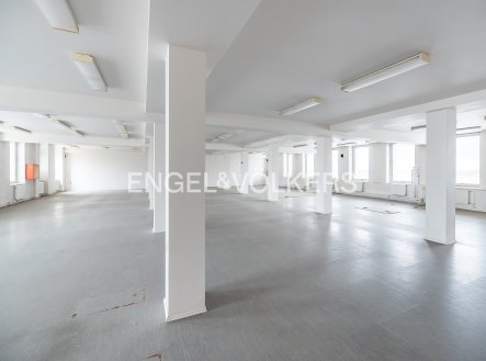 Pronájem komerčního objektu, sklad, 4 385 m²