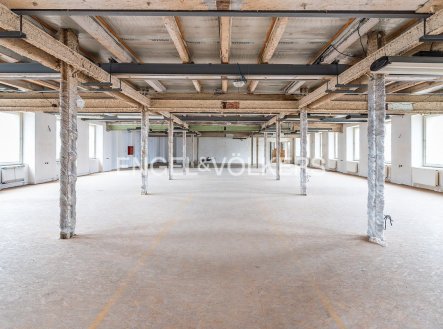 Pronájem komerčního objektu, sklad, 4 385 m²