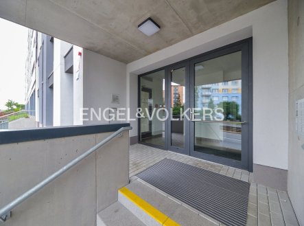 Pronájem obchodní prostory, 216 m²