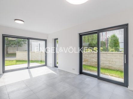 Pronájem domu/vily, 226 m² obrázek
