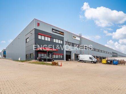 Pronájem komerčního objektu, sklad, 2 828 m²