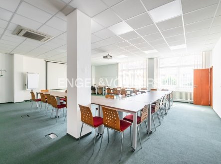 Pronájem kanceláře, 180 m²