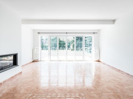Pronájem domu/vily, 610 m²