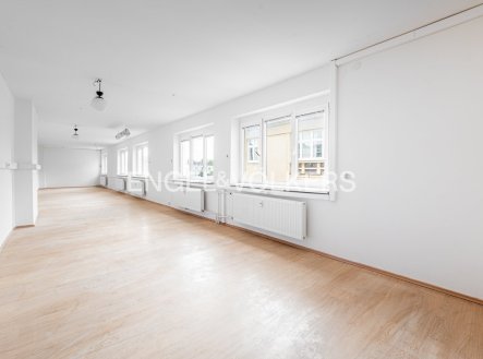 Pronájem kanceláře, 65 m²