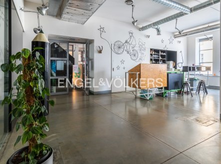 Pronájem kanceláře, 300 m²