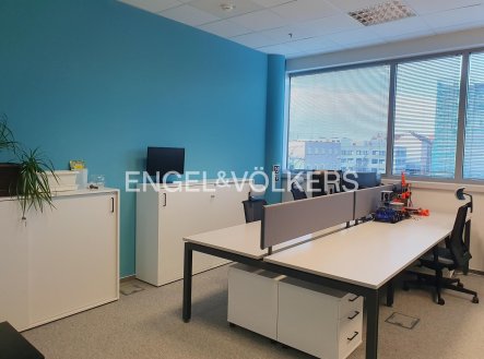 Pronájem kanceláře, 478 m²