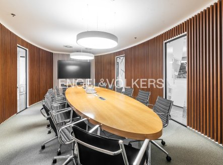 Pronájem kanceláře, 330 m²