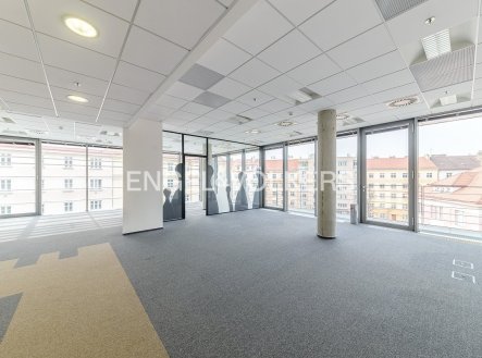 Pronájem kanceláře, 564 m²