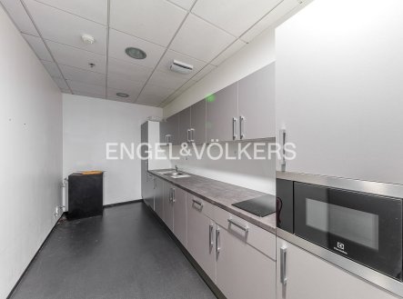 Pronájem kanceláře, 564 m²