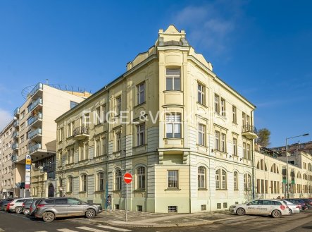 Pronájem kanceláře, 325 m²