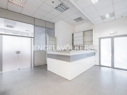 Pronájem kanceláře, 198 m²