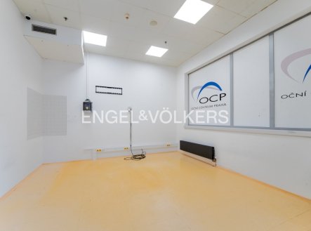 Pronájem kanceláře, 198 m²