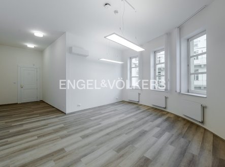 Pronájem kanceláře, 156 m²
