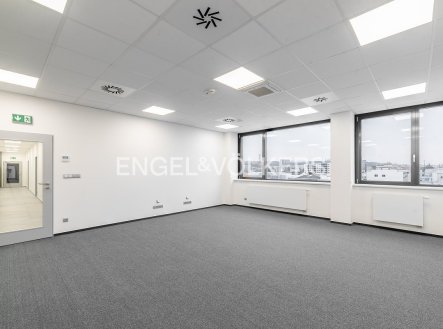Pronájem kanceláře, 200 m²
