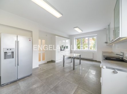 Pronájem domu/vily, 365 m²