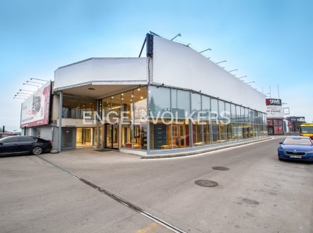 Pronájem obchodní prostory, 1 520 m²