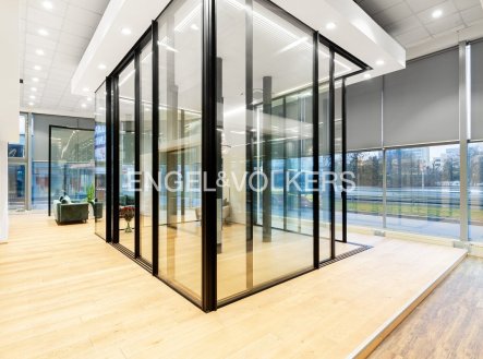 Pronájem obchodní prostory, 1 520 m²