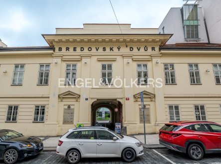 Pronájem kanceláře, 300 m²