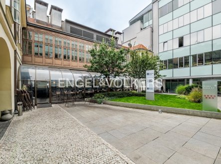 Pronájem kanceláře, 300 m²