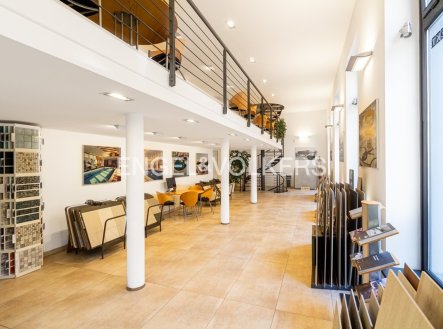 Pronájem obchodní prostory, 364 m²