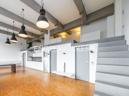 Pronájem bytu, atypický, 98 m²