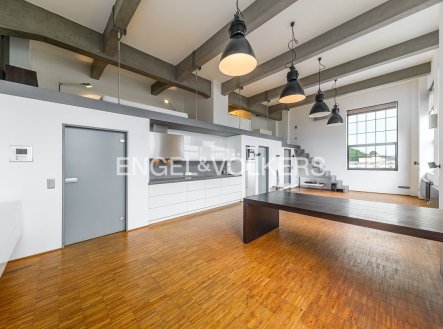 Pronájem bytu, atypický, 98 m²