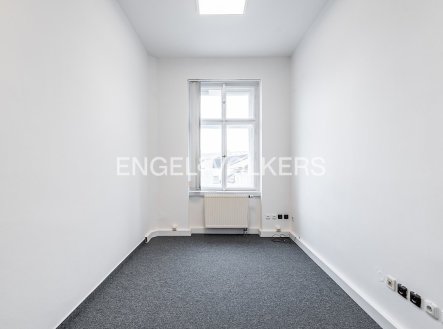 Pronájem kanceláře, 77 m²