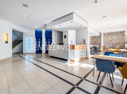 Pronájem kanceláře, 451 m²