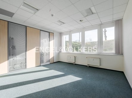 Pronájem kanceláře, 390 m²