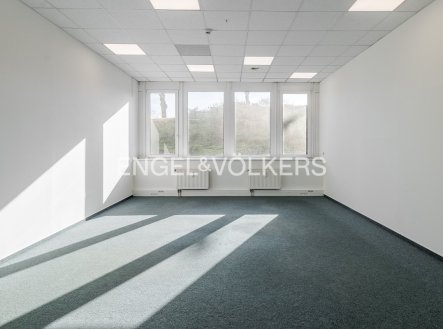 Pronájem kanceláře, 390 m²