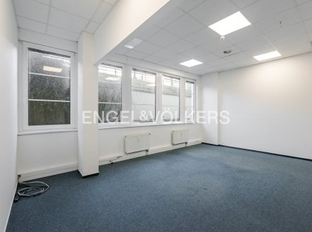 Pronájem kanceláře, 390 m²