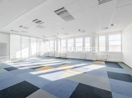 Pronájem kanceláře, 454 m²