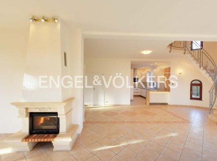 Pronájem domu/vily, 243 m²