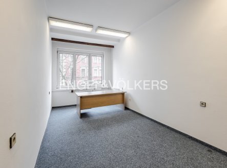 Pronájem kanceláře, 154 m²
