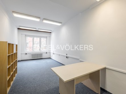Pronájem kanceláře, 154 m²