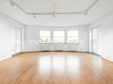 Pronájem kanceláře, 839 m²