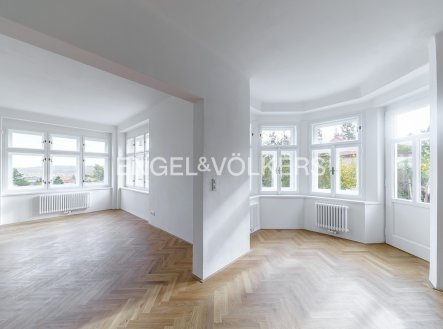 Pronájem domu/vily, 356 m²