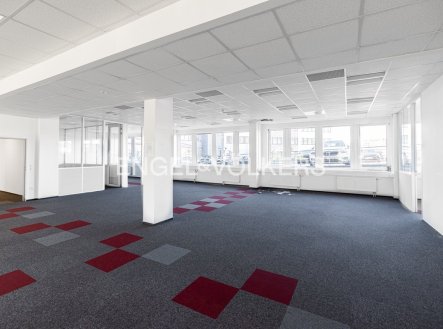 Pronájem kanceláře, 477 m²