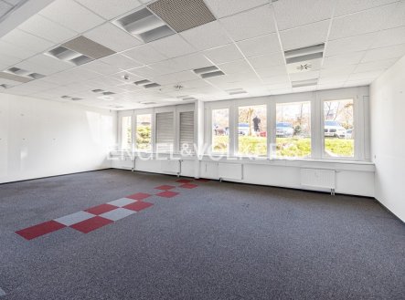 Pronájem kanceláře, 477 m²