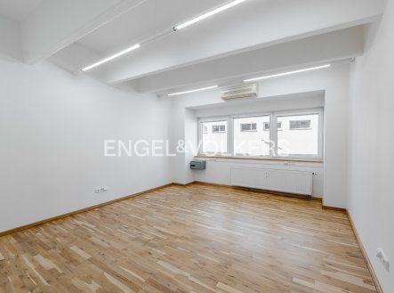 Pronájem kanceláře, 135 m²