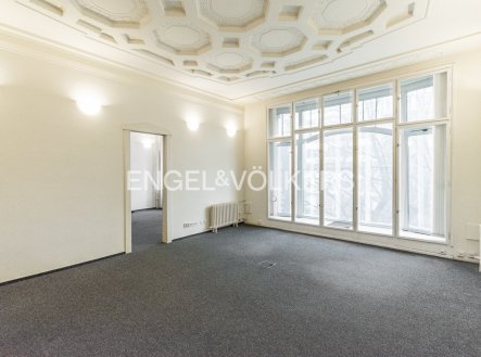 Pronájem kanceláře, 544 m²