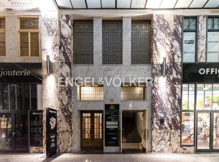 Pronájem kanceláře, 544 m²