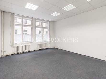 Pronájem kanceláře, 544 m²