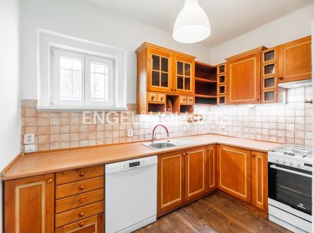 Pronájem domu/vily, 214 m²