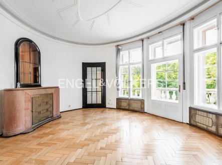 Pronájem kanceláře, 300 m²