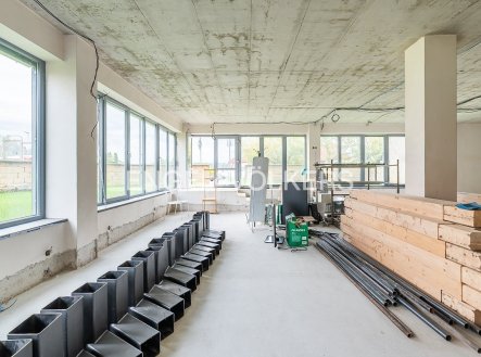 Pronájem obchodní prostory, 260 m²