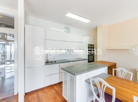 Pronájem bytu, 4+kk, 150 m²