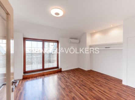 Pronájem bytu, 4+kk, 150 m²