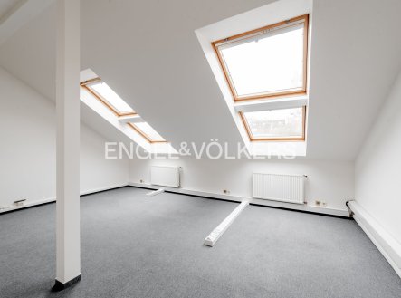 Pronájem kanceláře, 132 m²