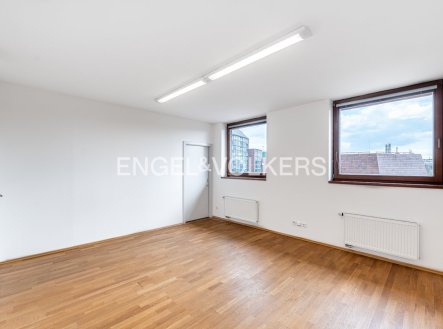 Pronájem kanceláře, 147 m²